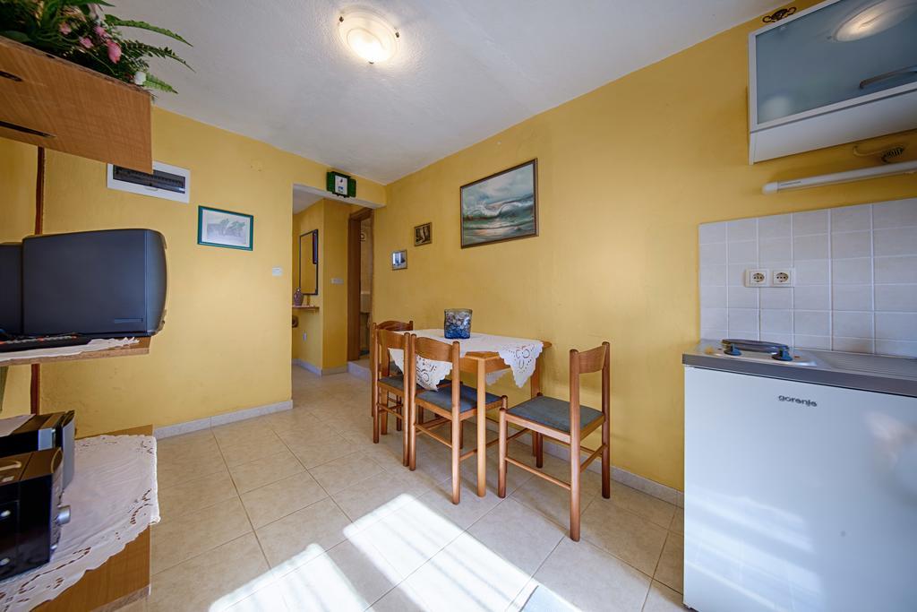 Apartments Pol Murvu Вис Екстериор снимка